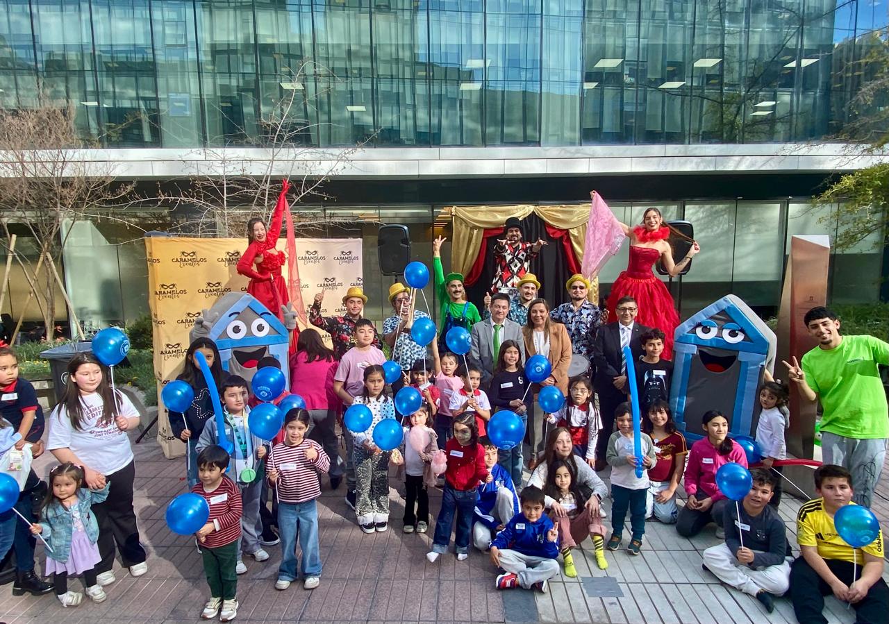 Bienestar celebró Día de la Niñez con fiesta familiar en patio central del Nivel Central de la CAPJ y los Juzgados de Familia de Santiago